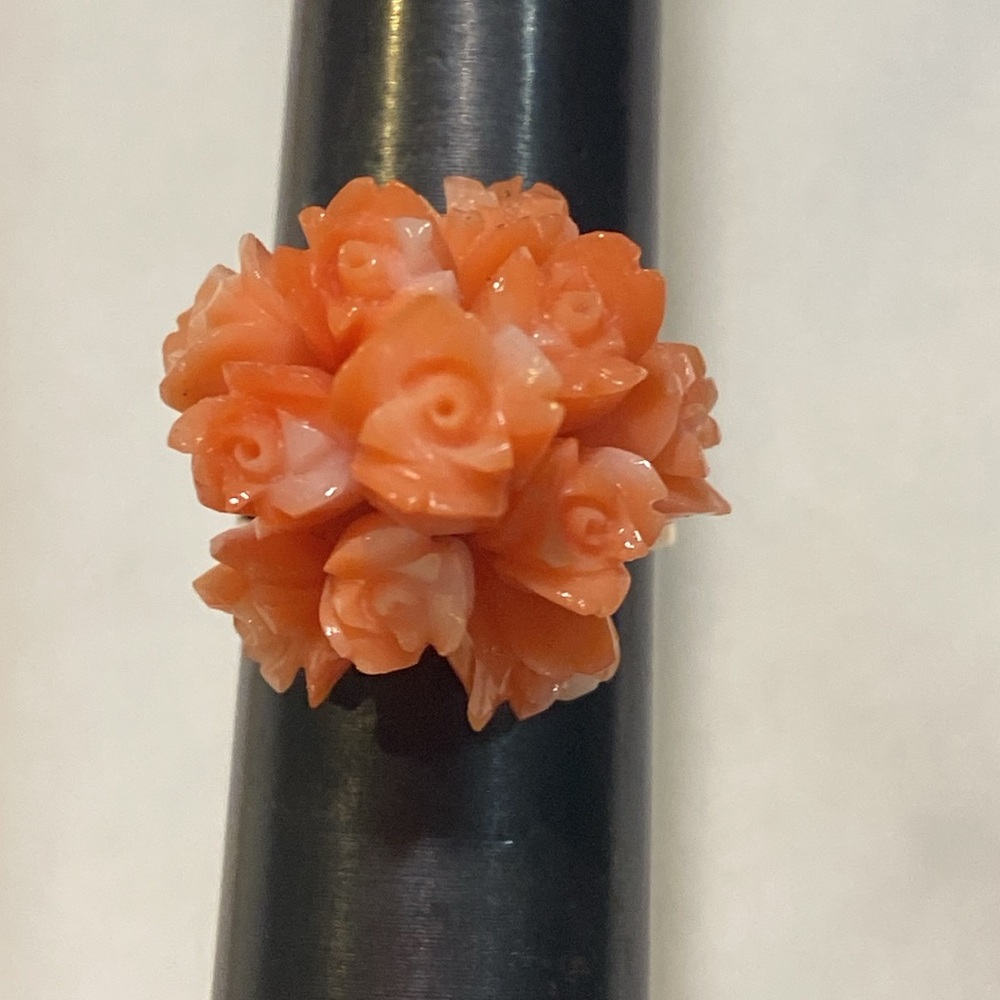 Vintage solid 14k yellow gold angel skin coral floral bouquet cluster ring. - Picture 8 of 9